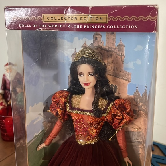 Portuguese Princess Barbie - Picture 2 of 10